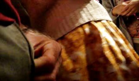 Một bệnh nhân già đã bị kích thích bởi phim sec thu cho du nguoi những hành động của các bác sĩ ở sau mông